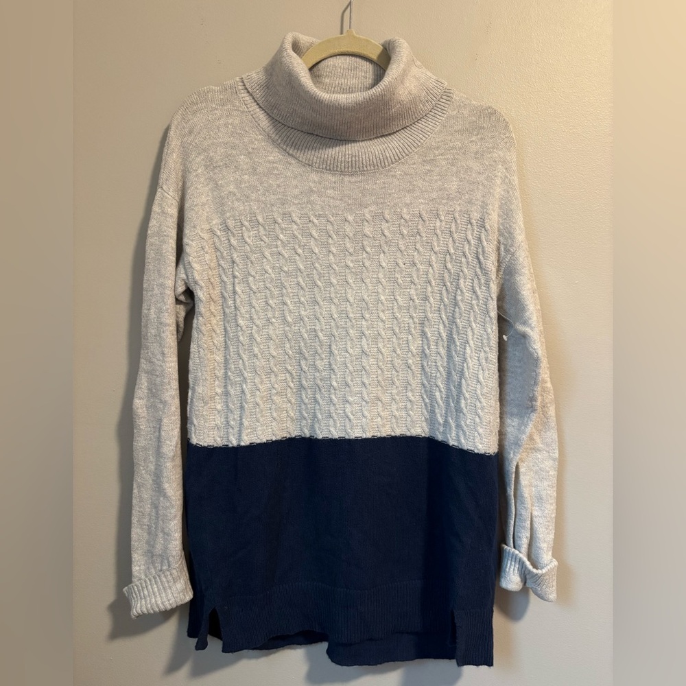 Vince Camuto Two-Tone Cable Knit Turtleneck Sweater - Cream & Navy